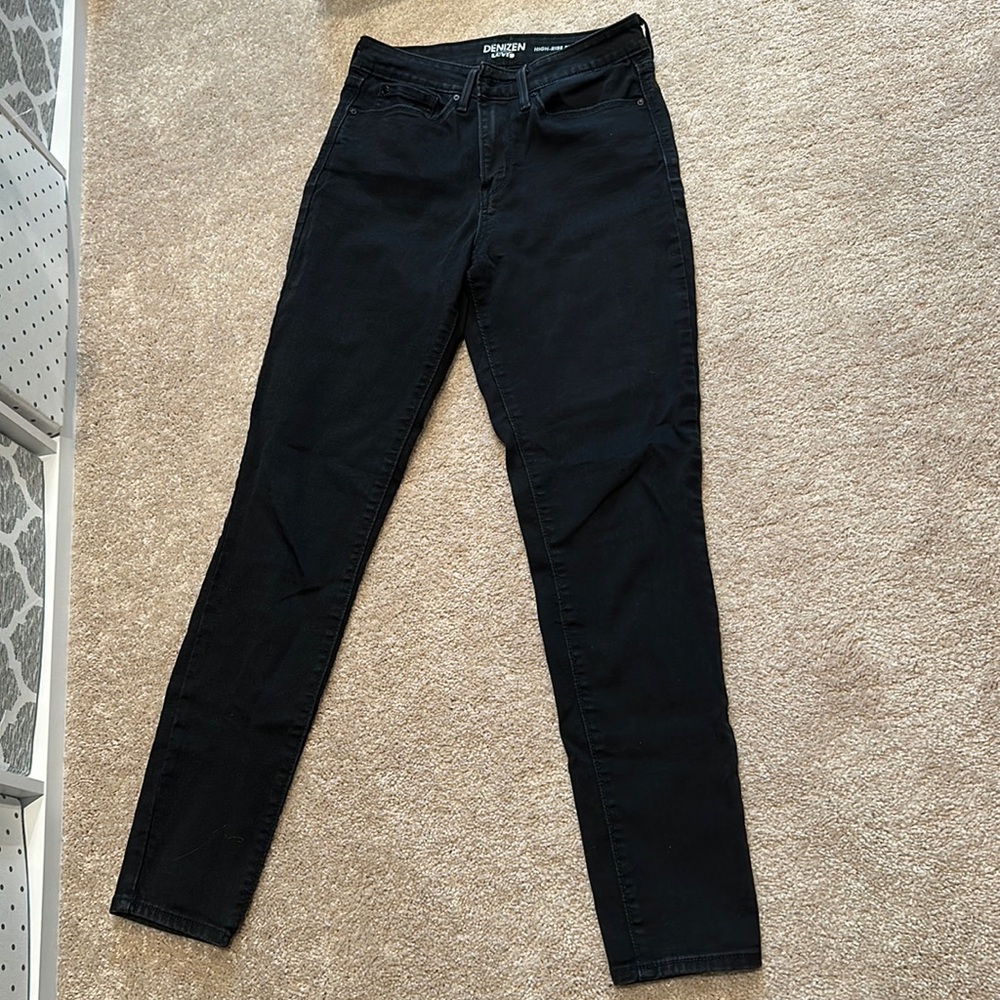 Levi’s black skinny jeans